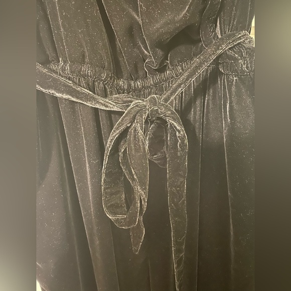 NWT Gap Black Velvet Jumpsuit - Picture 2 of 8